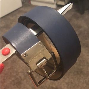 Military Pin Men’s Burberry belt. Navy Blue 44/110